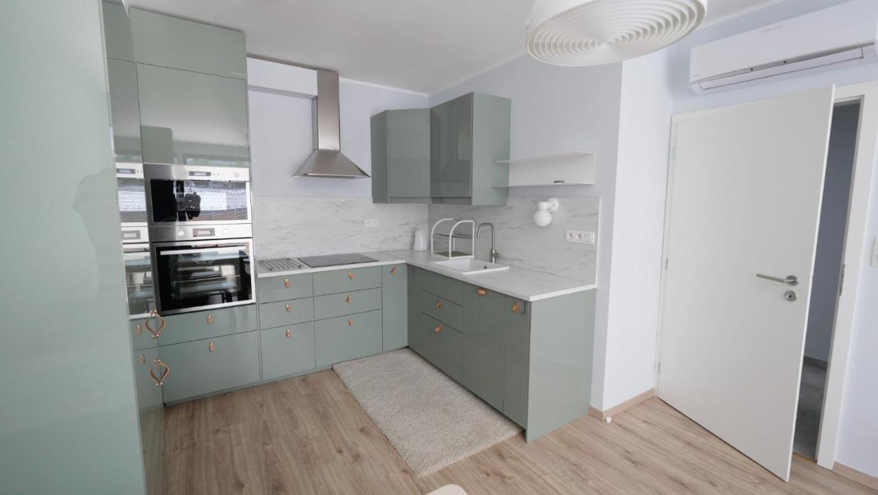 Air-Conditioned, 2 Room Apartment With Terrace Братислава Екстериор снимка