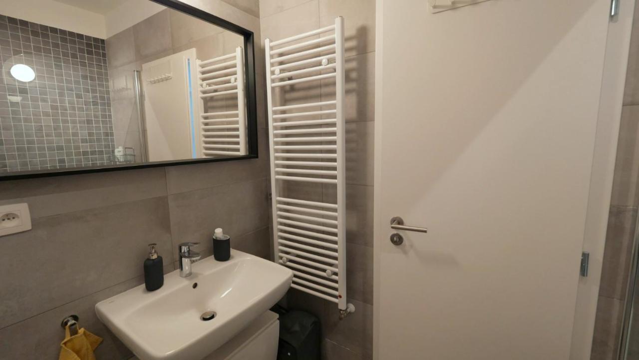 Air-Conditioned, 2 Room Apartment With Terrace Братислава Екстериор снимка