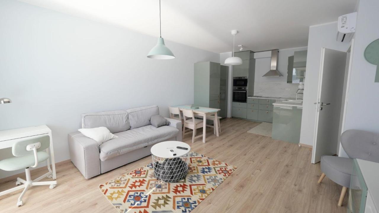 Air-Conditioned, 2 Room Apartment With Terrace Братислава Екстериор снимка