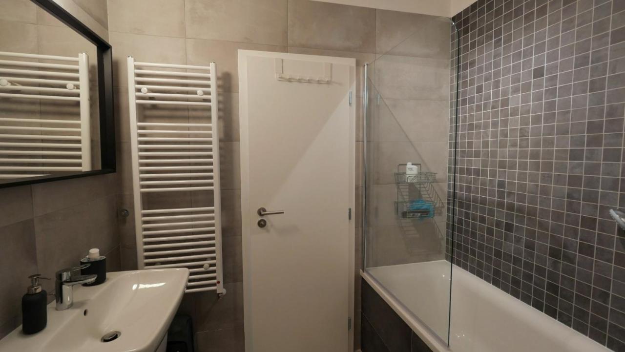 Air-Conditioned, 2 Room Apartment With Terrace Братислава Екстериор снимка